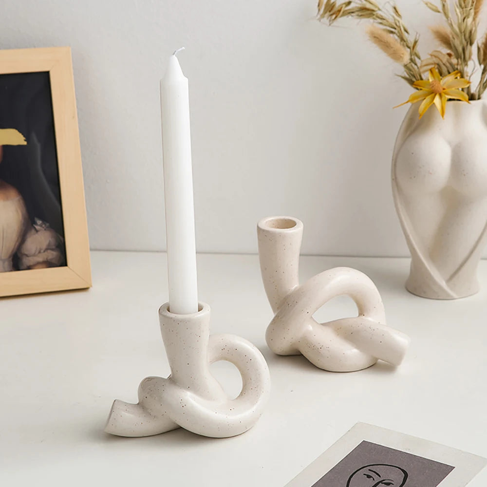 Nudo nórdico: candelabro artístico de cerámica para un ambiente acogedor