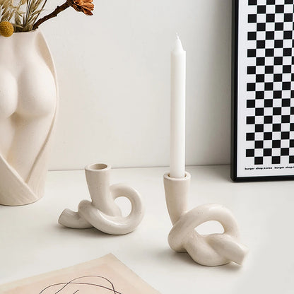 Nudo nórdico: candelabro artístico de cerámica para un ambiente acogedor